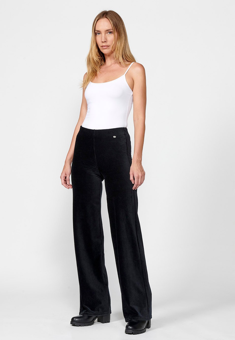 Pantalon large évasé avec taille haute caoutchoutée et tissu en velours texturé pour femme en noir