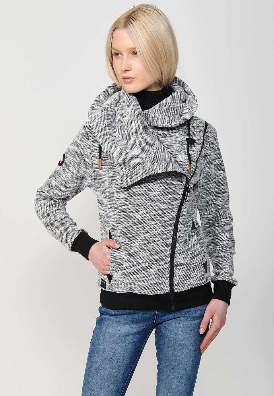 Chaqueta con capucha y tejido doble faz con exterior jaspeado e interior polar para mujer de color blanco