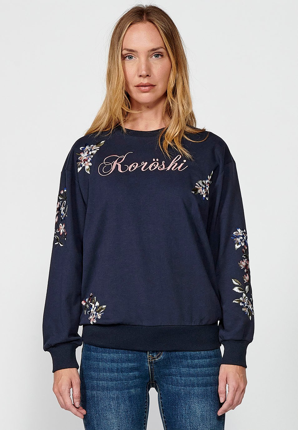 Sudadera con bordado floral y logo para mujer en color azul índigo