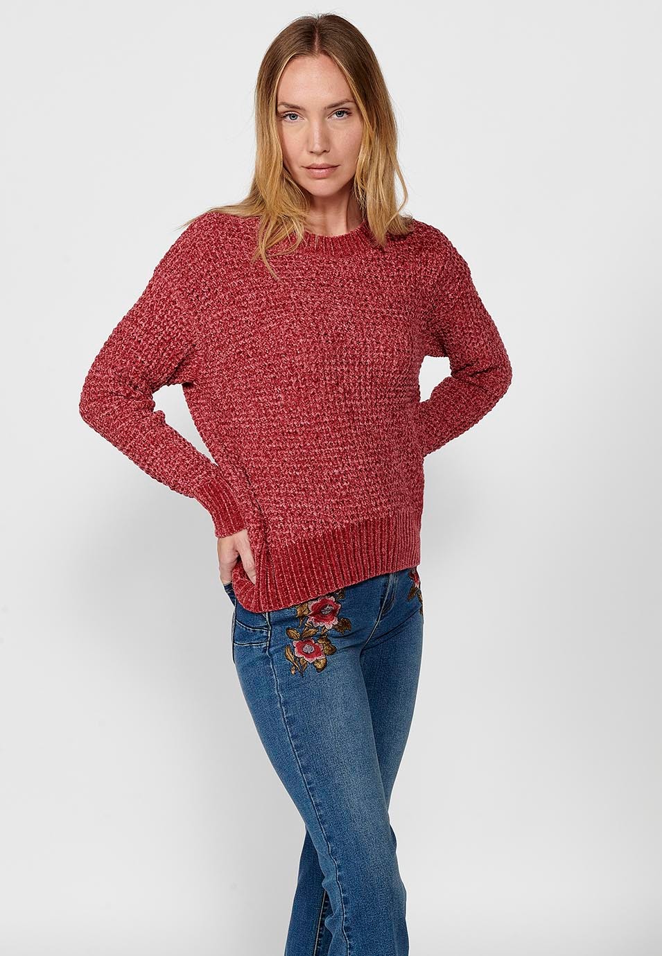 Pull col rond avec larges côtes dans le bas pour femme en rose