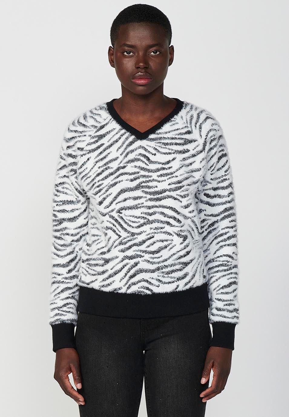 Pull en tricot à manches longues et col en V style jacquard zébré noir et blanc pour Femme