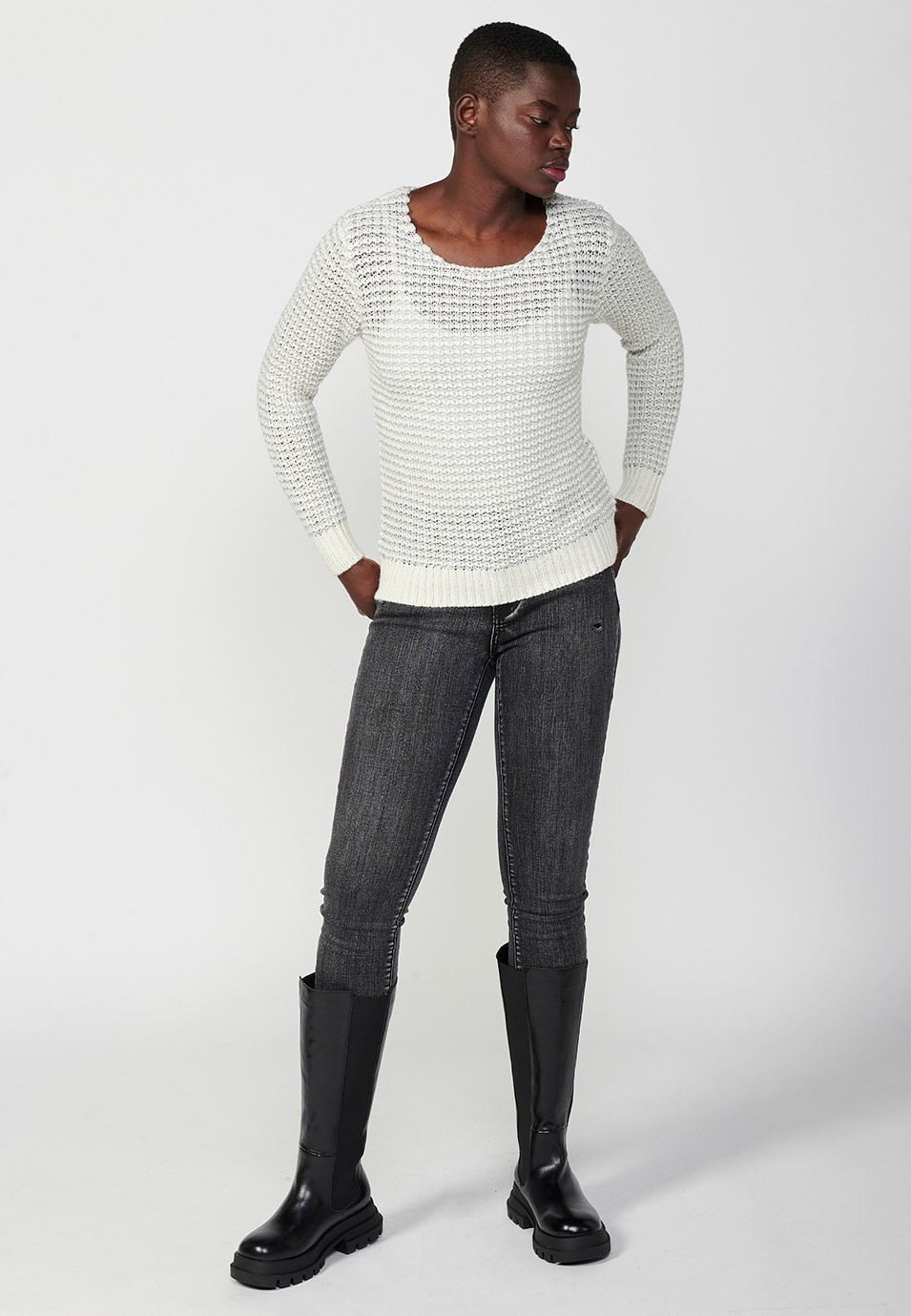 Women's long sleeve round neck sweater in ecru and silver