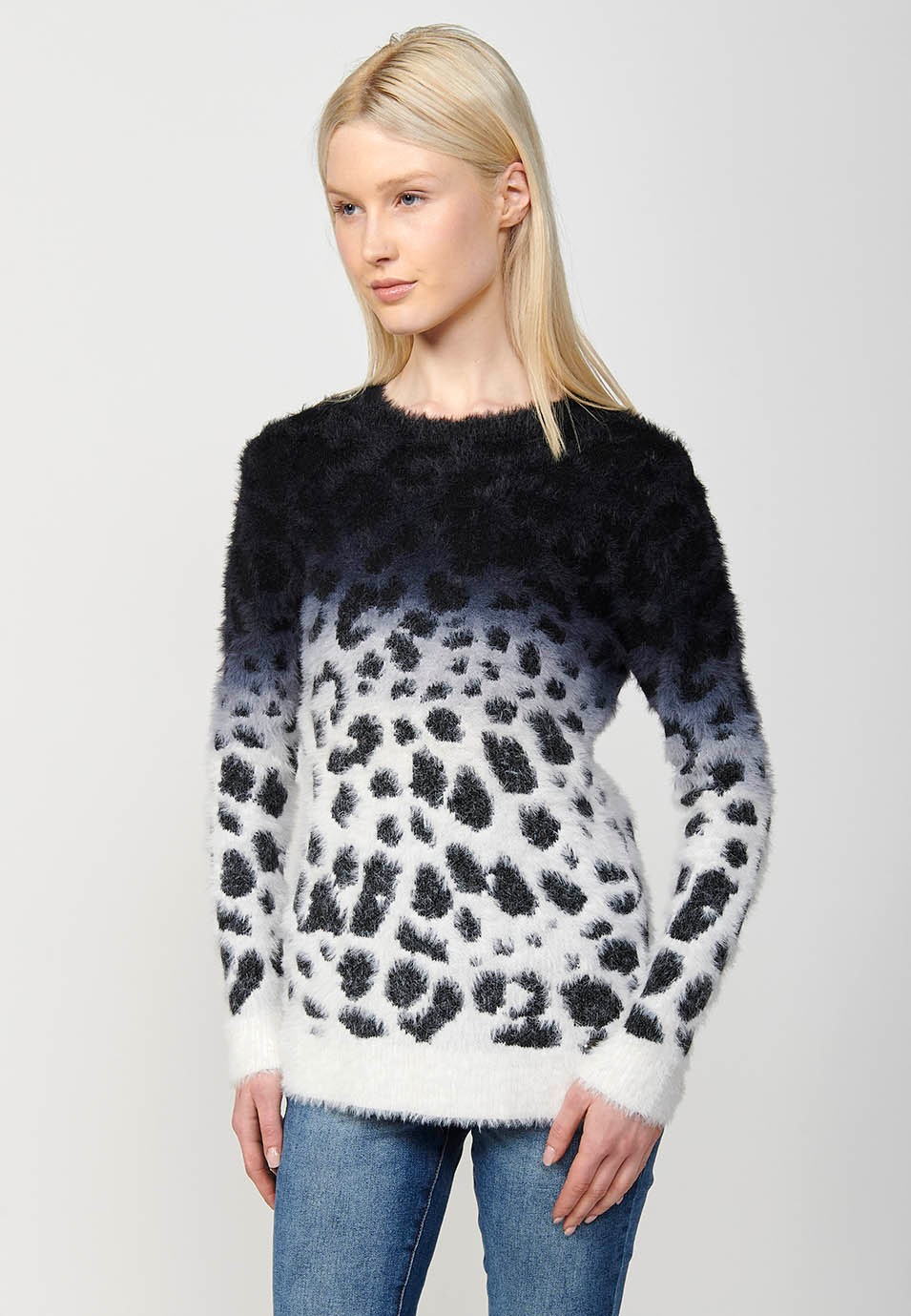 Jersey manga larga cuello redondo con jacquard de leopardo en blanco y negro con efecto degradado para mujer en color negro