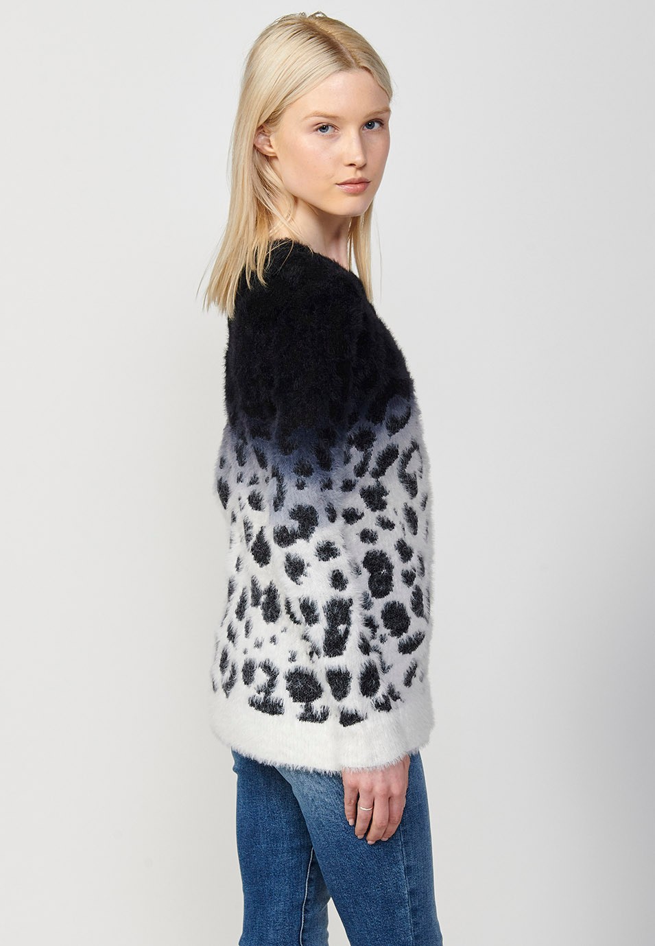 Jersey manga larga cuello redondo con jacquard de leopardo en blanco y negro con efecto degradado para mujer en color negro