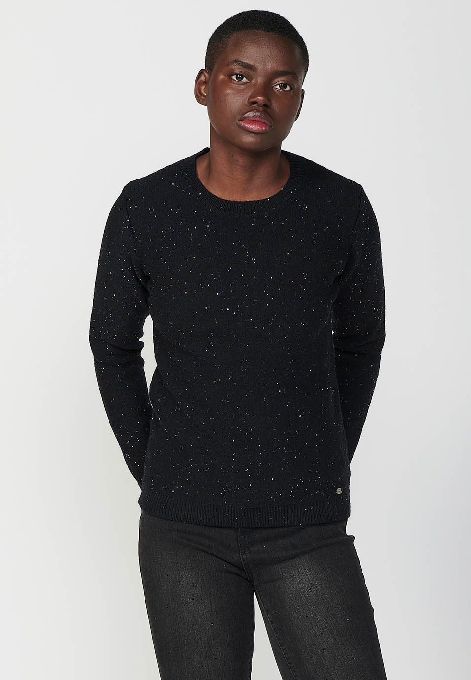 Pull col rond manches longues avec fils mouchetés de paillettes pour femme en noir