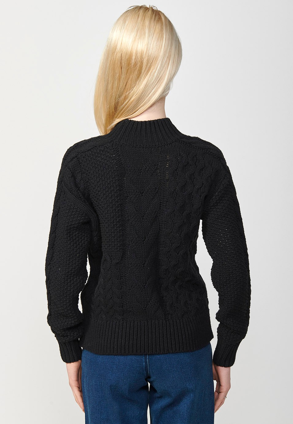 Pull col rond manches longues avec jacquard de différentes tresses pour femme en noir