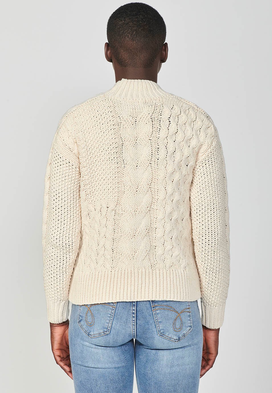 Pull col rond manches longues avec jacquard de différentes tresses pour femme de couleur écru