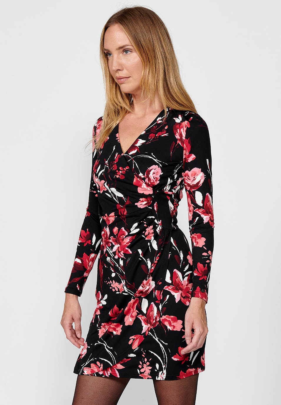 Vestido de manga larga y escote cruzado con pieza lateral y estampado floral para mujer en color negro