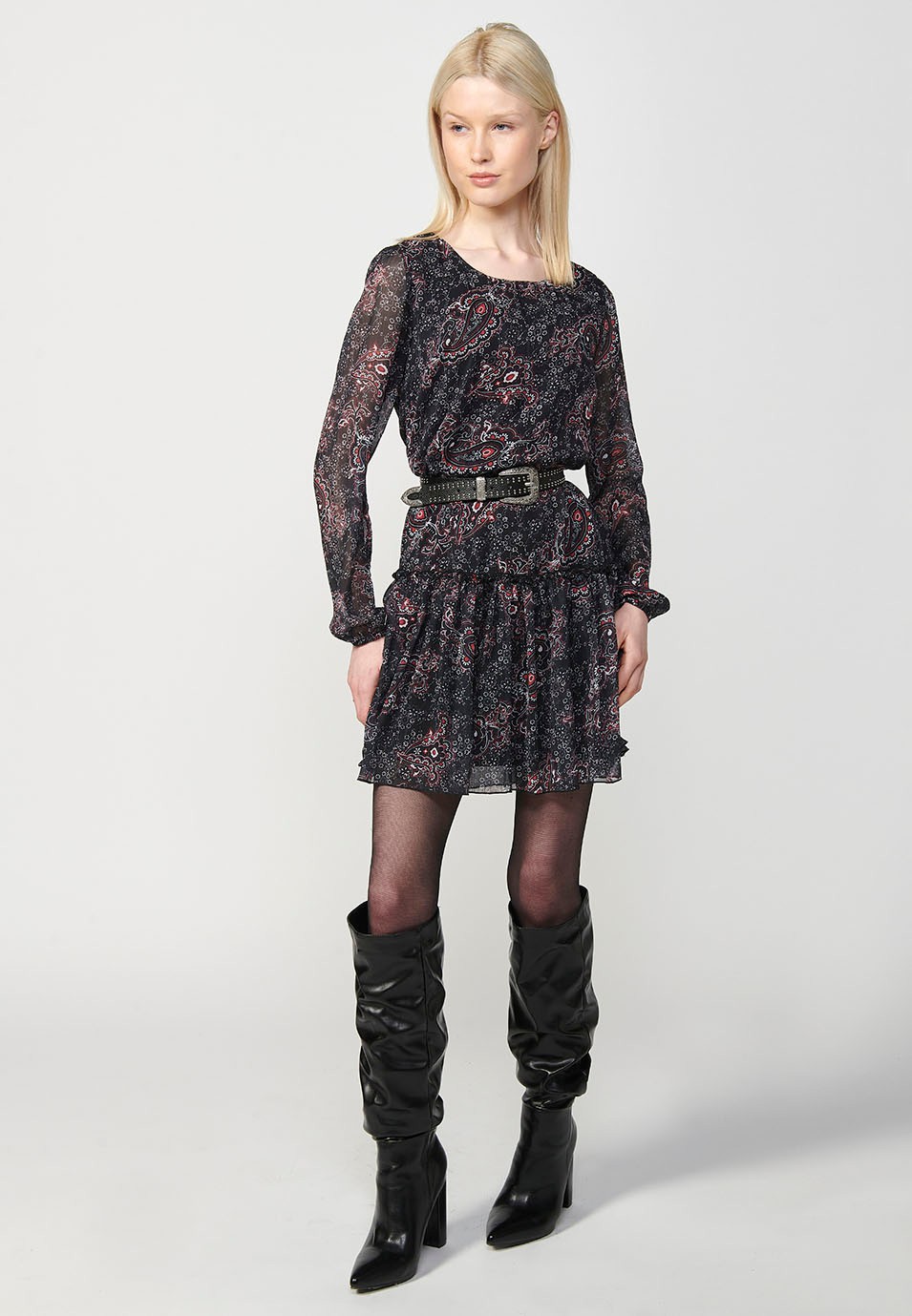 Short dress with long sleeves and round neck and cashmere print and ruffle at the bottom in black for women