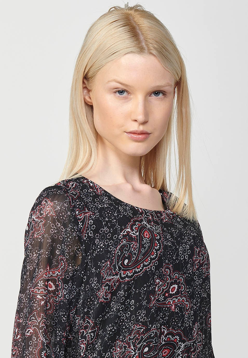 Short dress with long sleeves and round neck and cashmere print and ruffle at the bottom in black for women