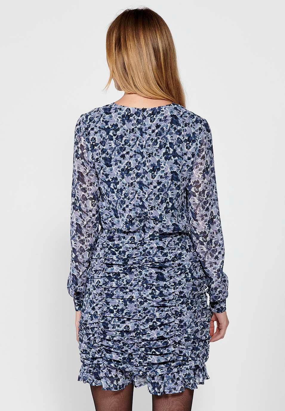 Vestido corto de manga larga con escote de pico y falda fruncida y drapeada con estampado floral acuarela para mujer en color azul