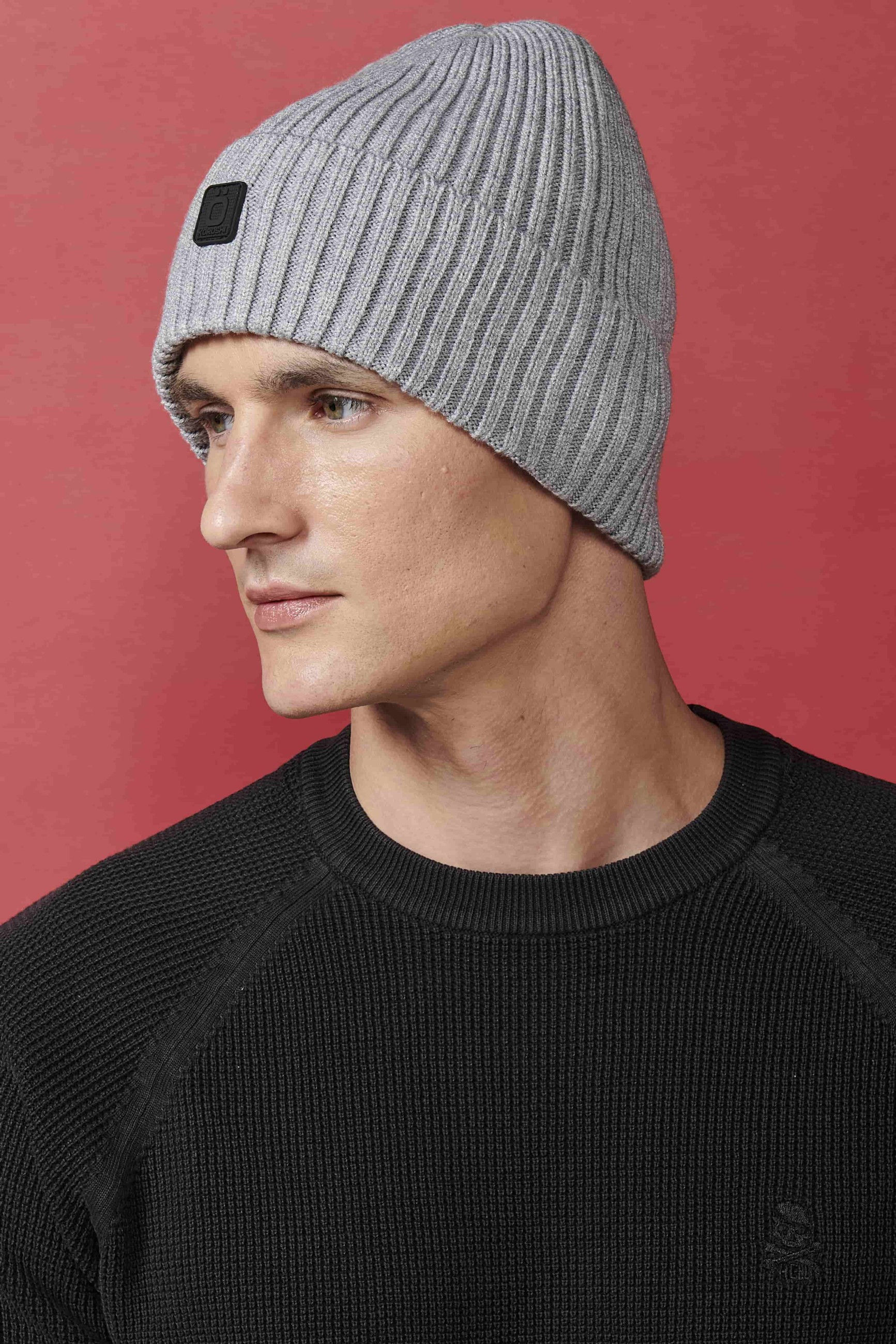 Men's grey knitted beanie 1