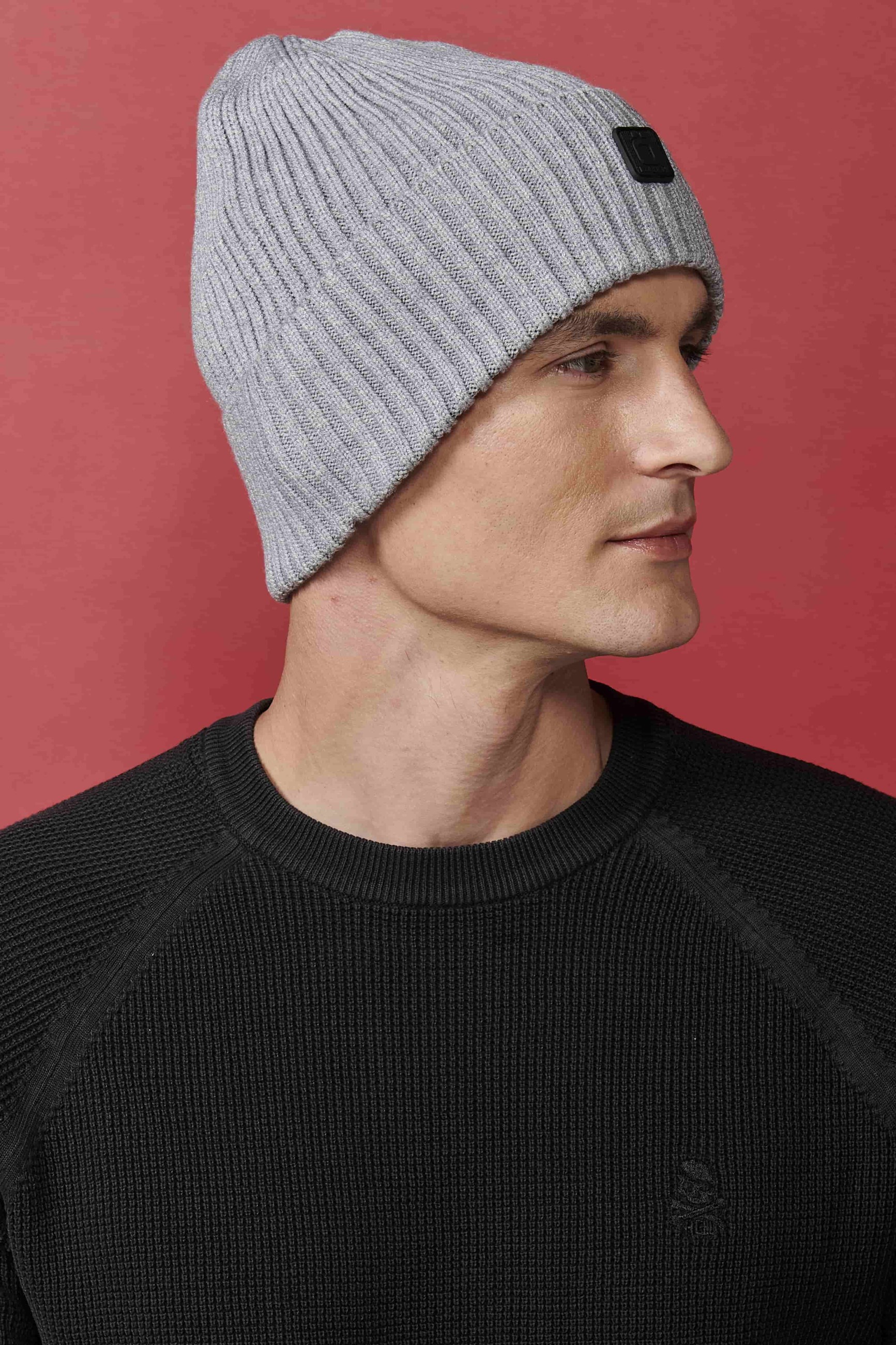 Men's grey knitted beanie 2