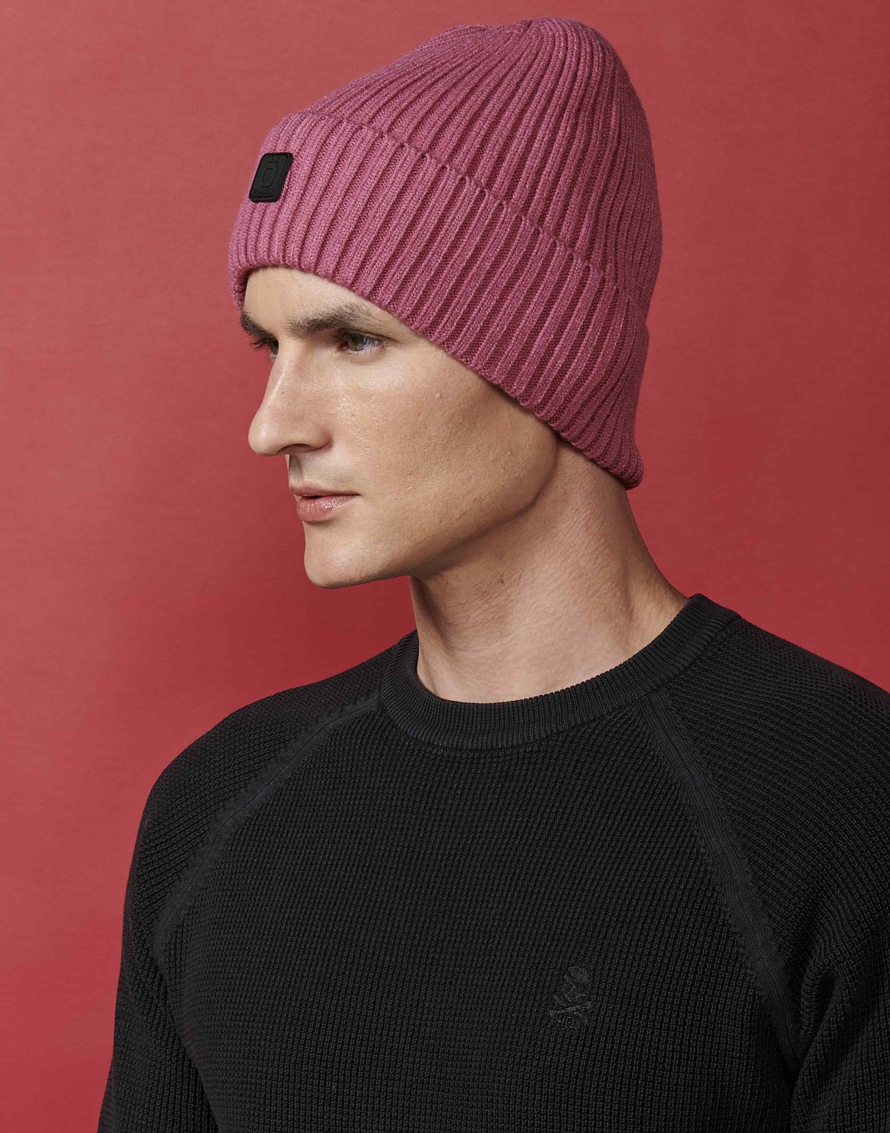 Bonnet tricot rose pour homme 1