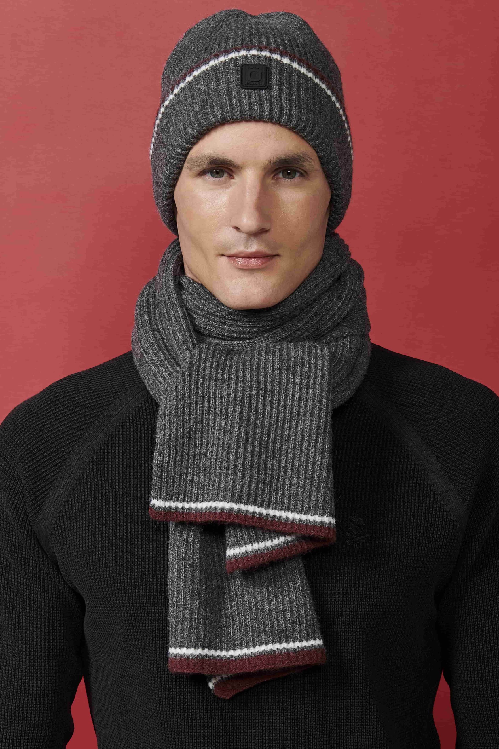 Gorro y bufanda para hombre de color gris