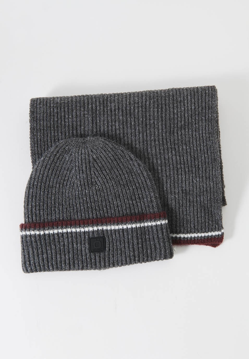 Gorro y bufanda para hombre de color gris 2