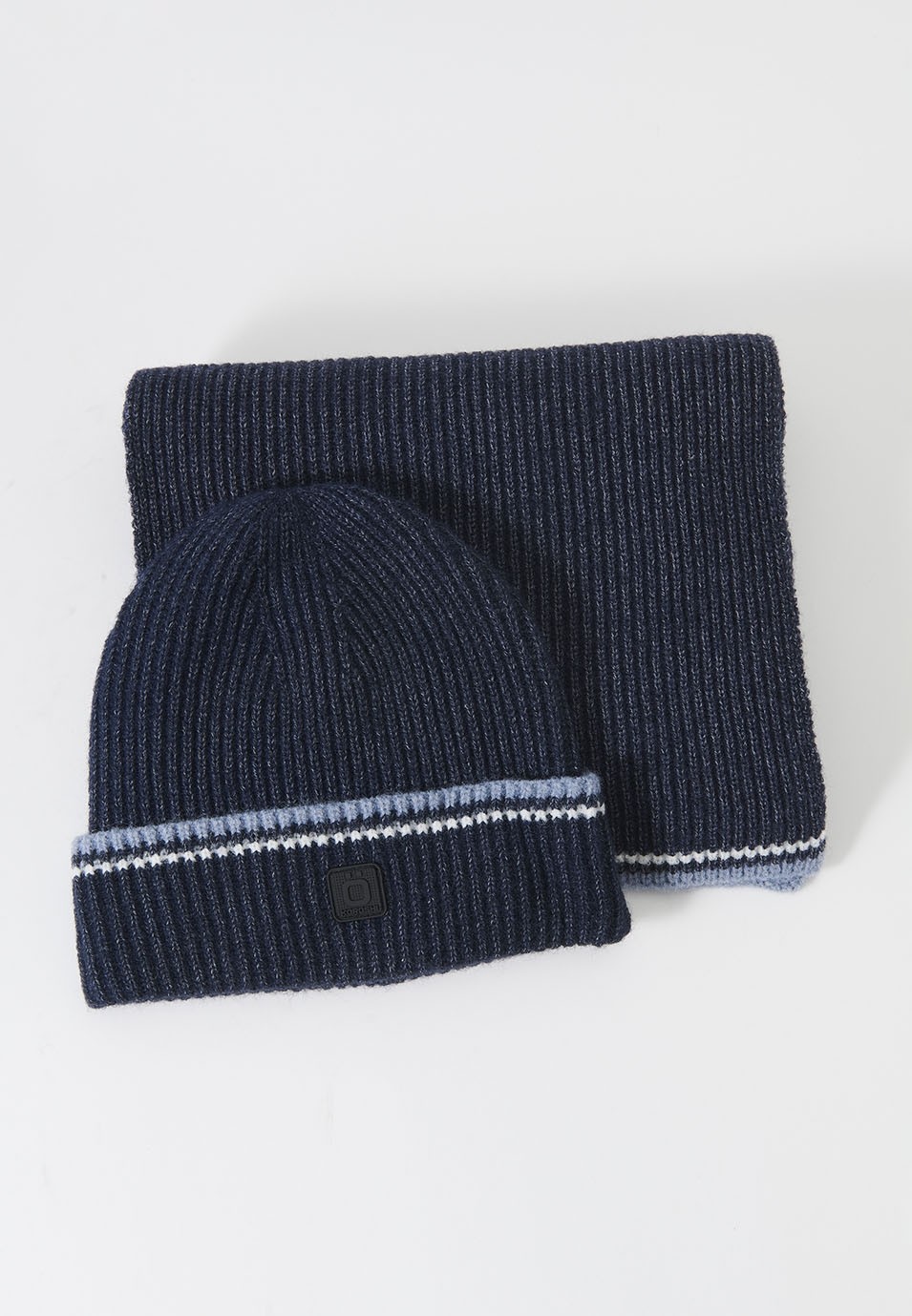 Grey Men's Beanie and Scarf 3