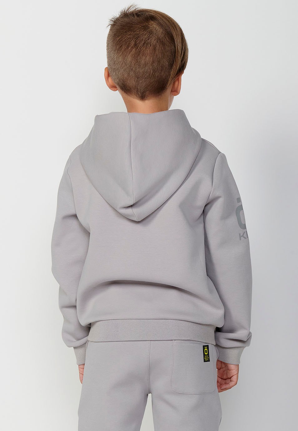 Sudadera de manga larga y cuello con capucha y estampado delantero con bolsillo canguro para niño de color gris 2