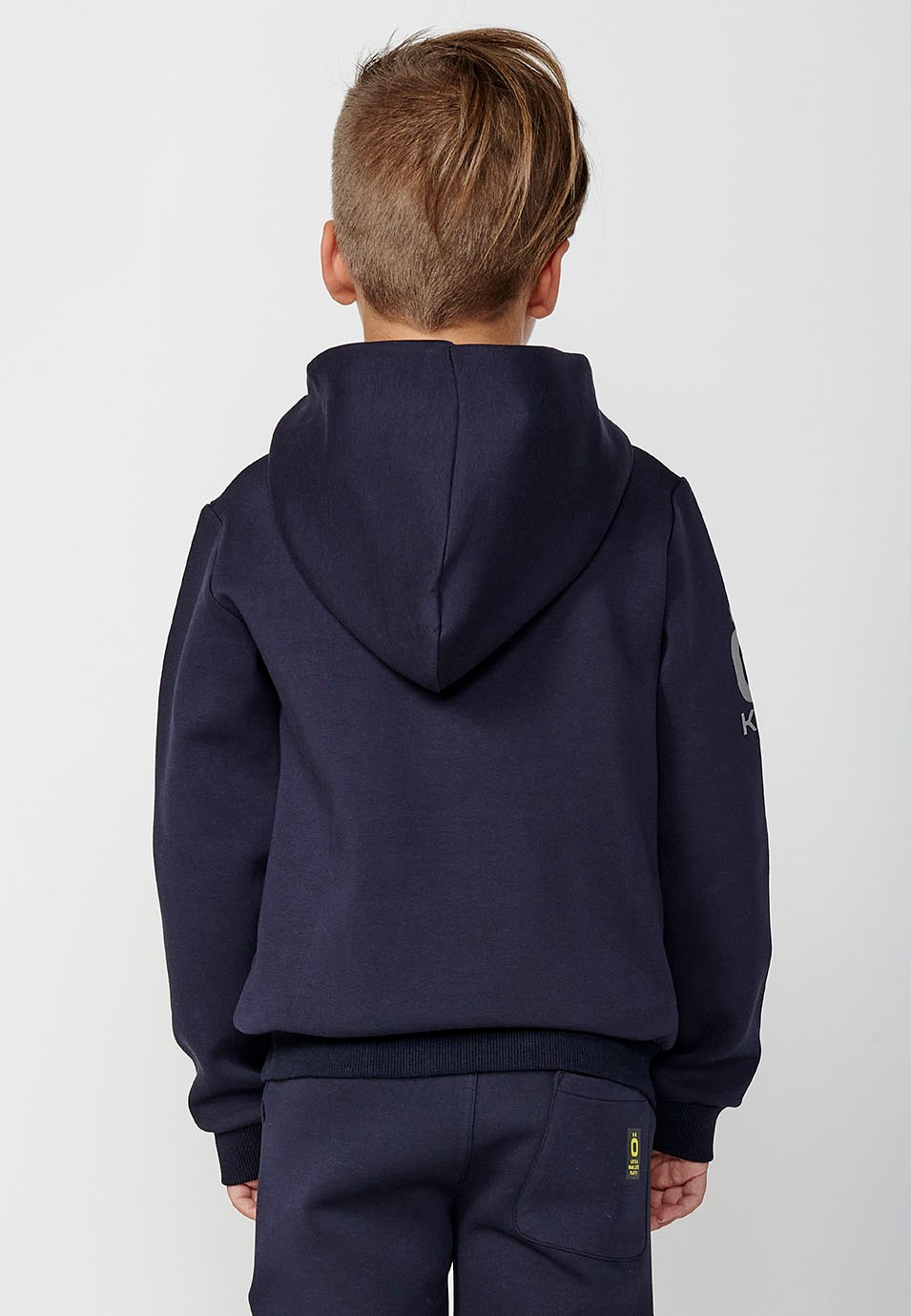 Sudadera de manga larga y cuello con capucha y estampado delantero con bolsillo canguro para niño de color navy 6