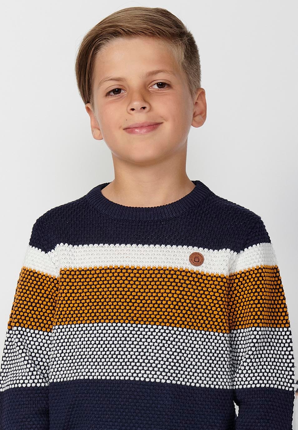 Jersey de manga larga y cuello redondo con tricot en tres colores para niño de color amarillo