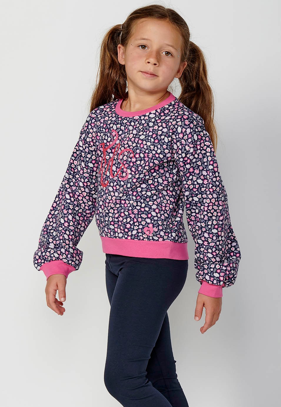 Girls' long-sleeved crewneck sweatshirt with floral print front detail in navy