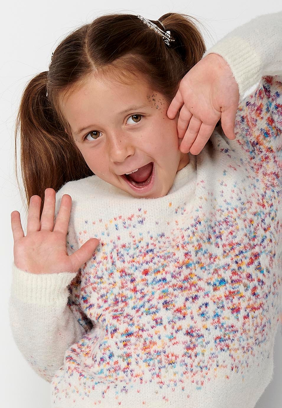 Jersey tricot de manga larga con Cuello redondo y Acabados en ribs, color crudo jaspeado para Niña