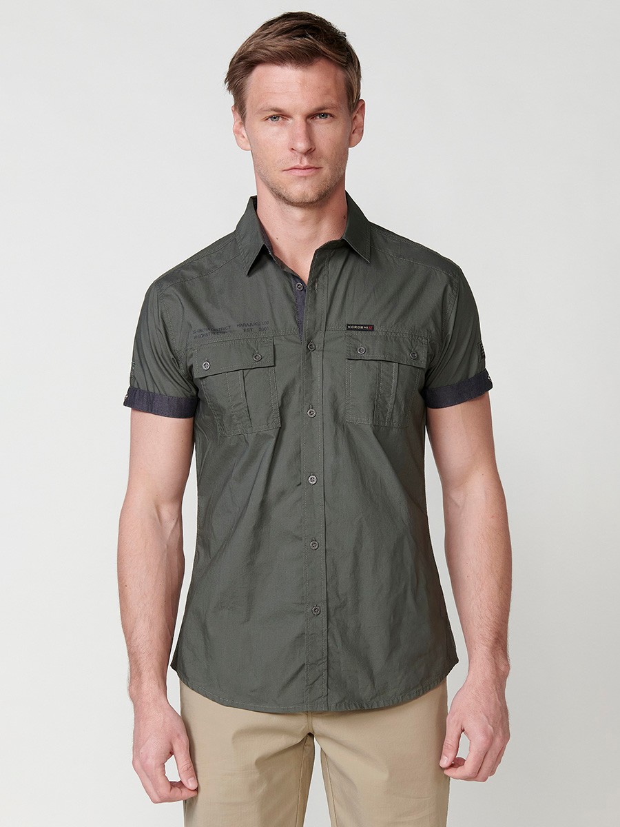 Chemise élégante à manches courtes en coton pour homme en vert