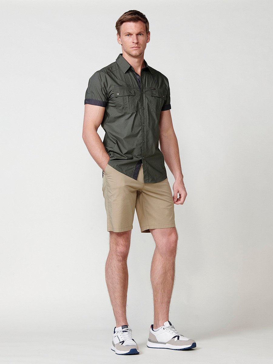 Chemise élégante à manches courtes en coton pour homme en vert