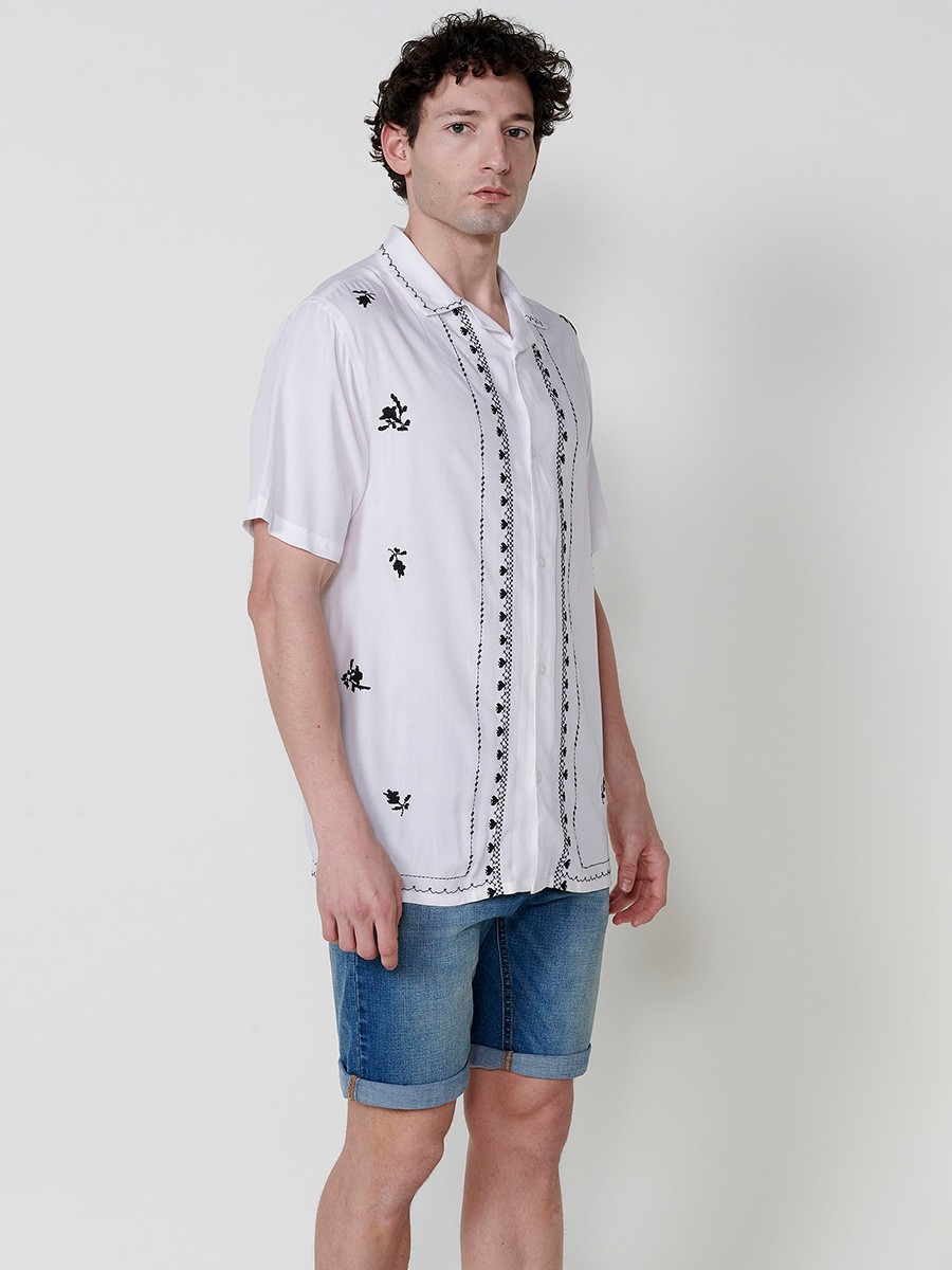 Men's Short-Sleeve Shirt with V-Neck, Embroidery, and Button Closure in Off-White – 100% Viscose 3