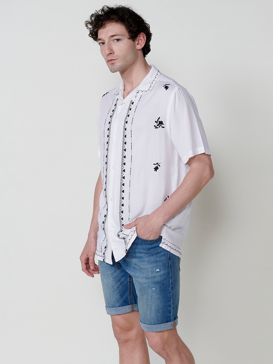 Men's Short-Sleeve Shirt with V-Neck, Embroidery, and Button Closure in Off-White – 100% Viscose 1