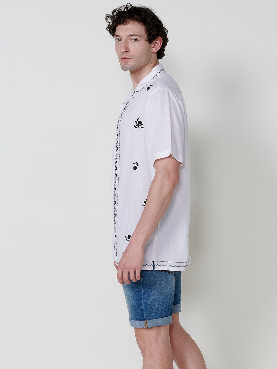 Men's Short-Sleeve Shirt with V-Neck, Embroidery, and Button Closure in Off-White – 100% Viscose 2