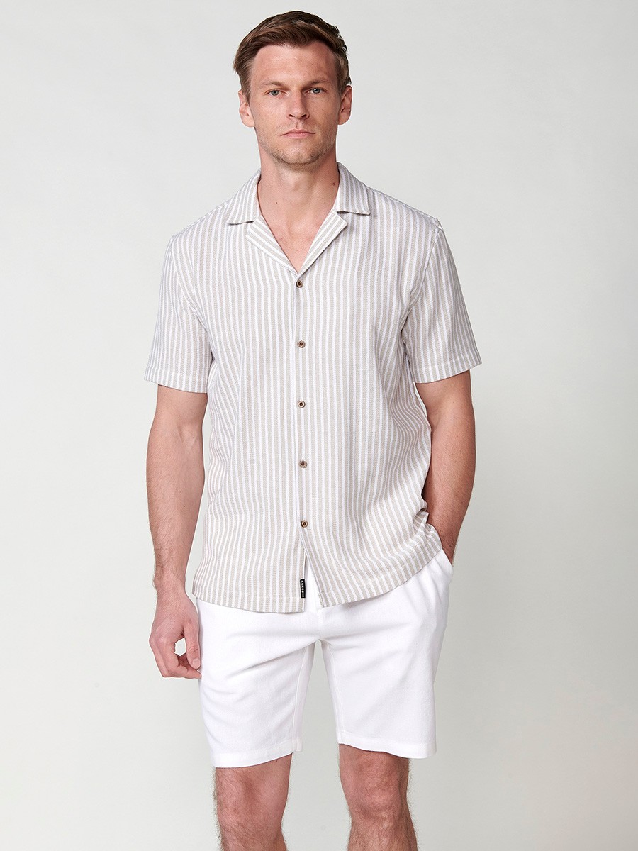 Men's short sleeve shirt in beige