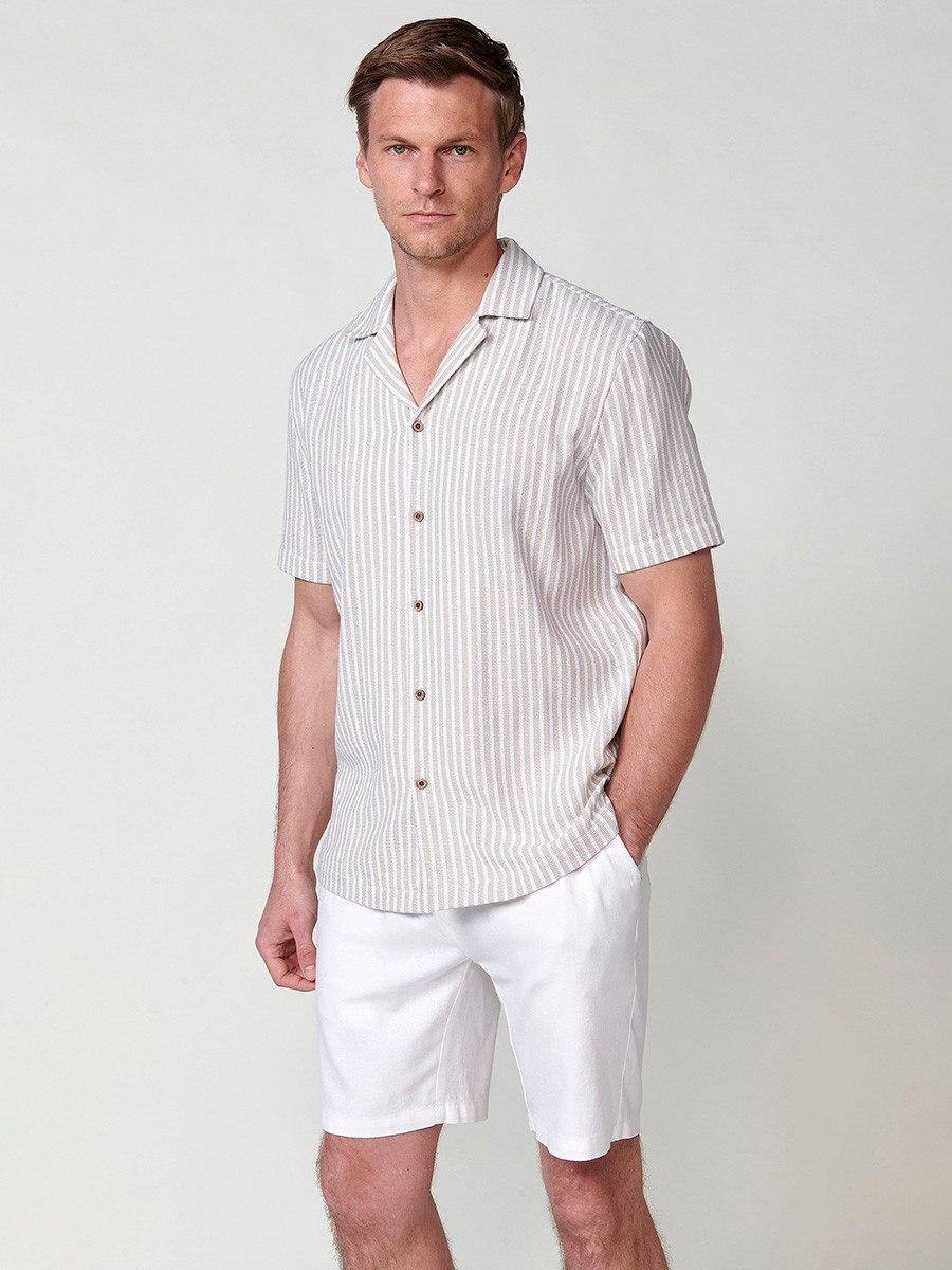 Men's short sleeve shirt in beige