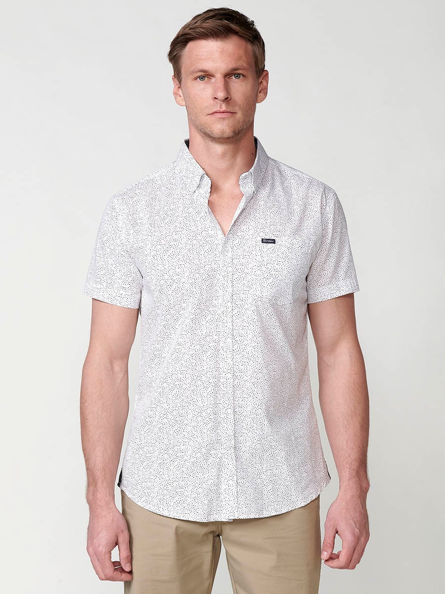 Camisa manga corta estampada para hombre en color beige