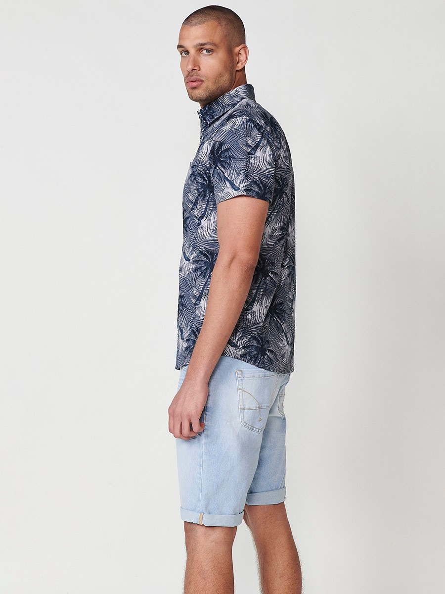 Men's grey tropical print short sleeve shirt