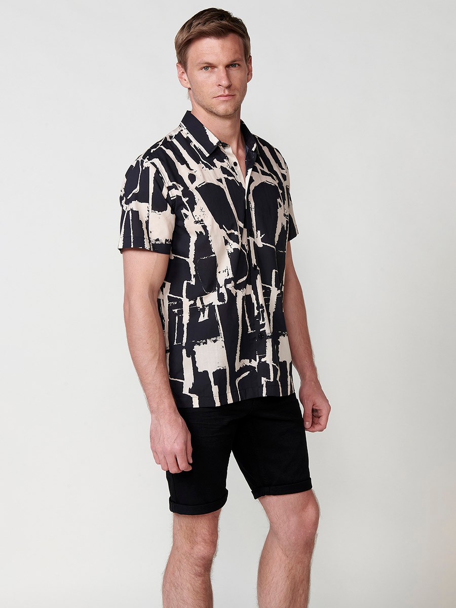 Camisa de manga corta con cierre con botones color Negro para Hombre 4