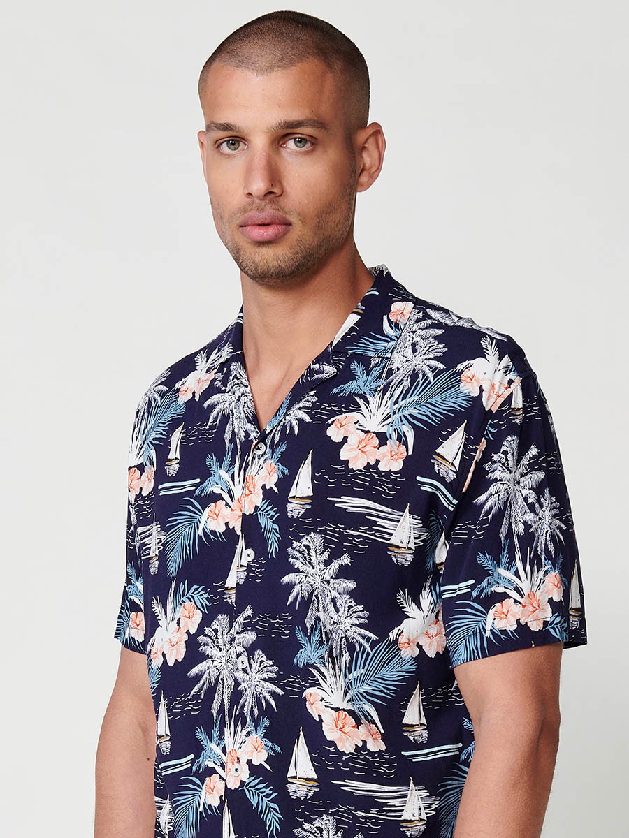 Camisa de Manga Corta con Cuello Pico y Estampado Tropical en Navy para Hombre – 100% Viscosa 6