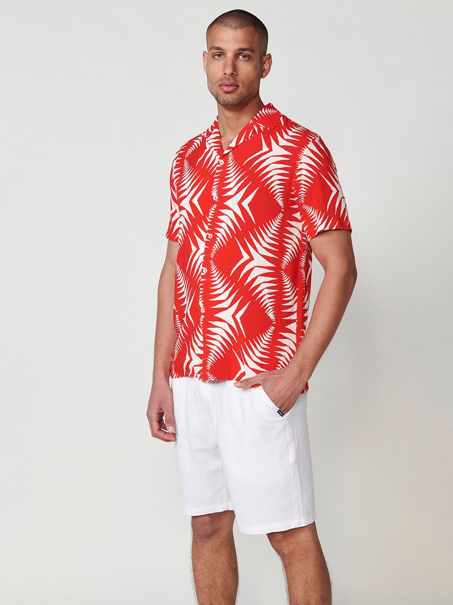 Camisa de Manga Corta con Cuello Pico y Estampado Tropical en Rojo para Hombre – 100% Viscosa