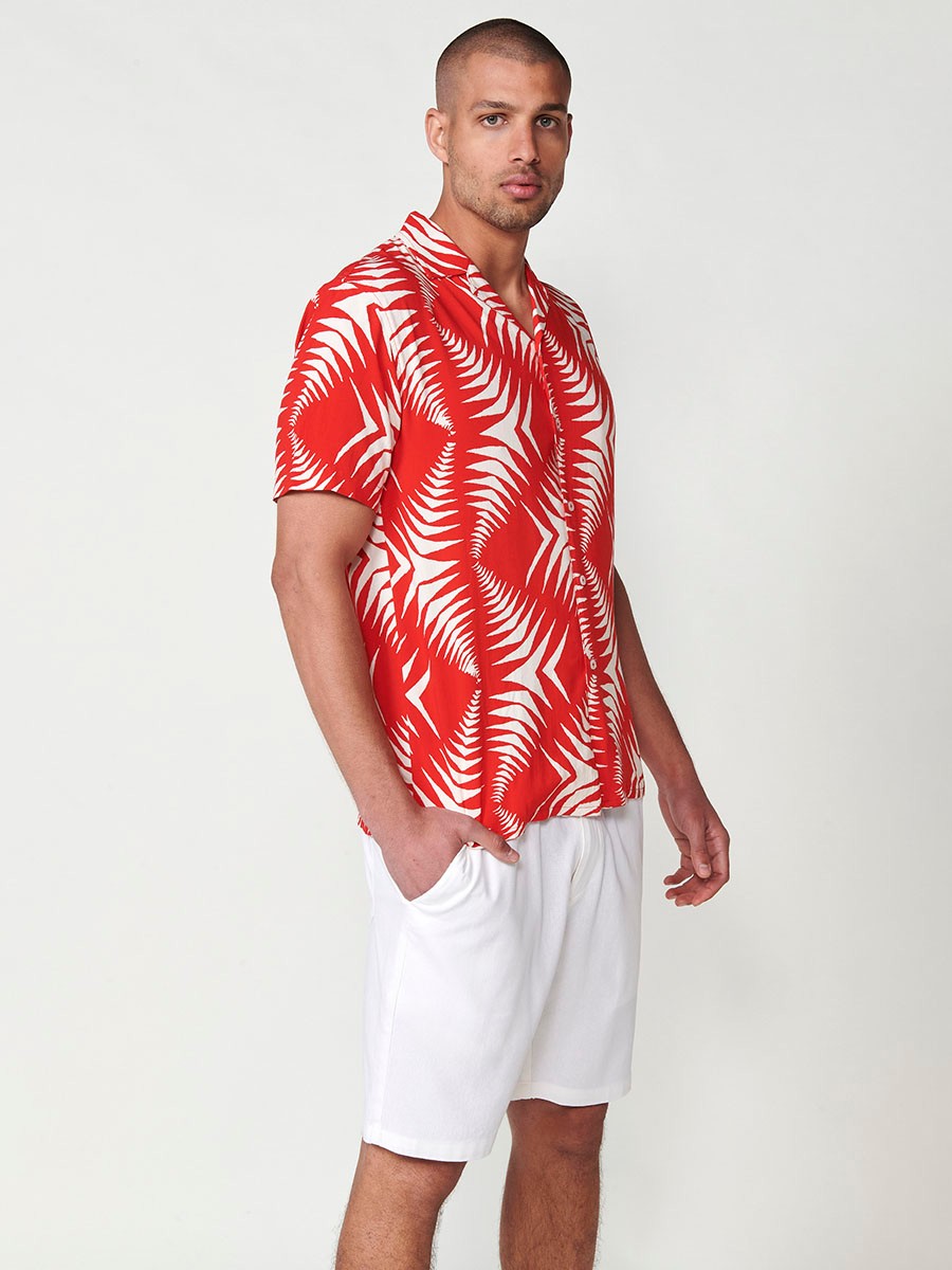 Camisa de Manga Corta con Cuello Pico y Estampado Tropical en Rojo para Hombre – 100% Viscosa 4