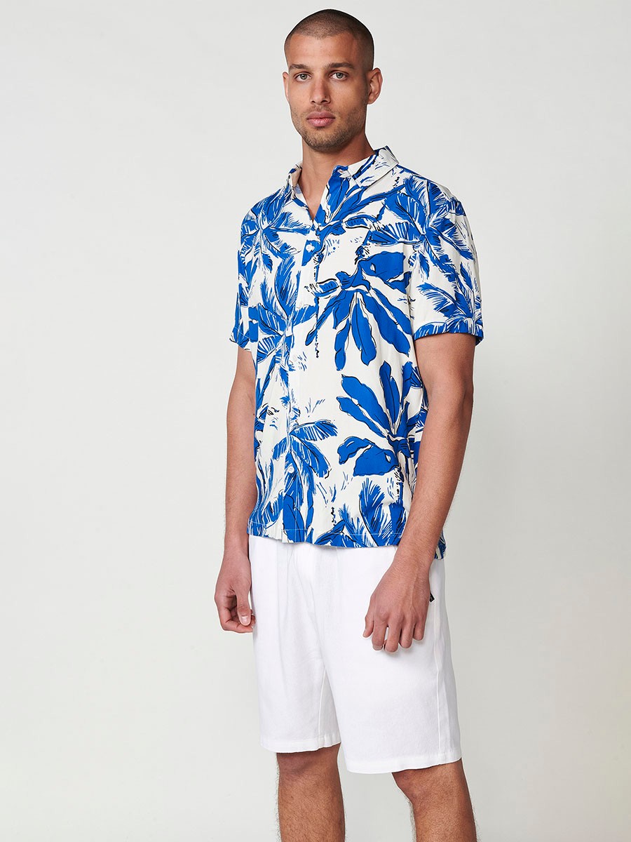 Men's Short-Sleeve Tropical Print Shirt in Blue – 100% Viscose