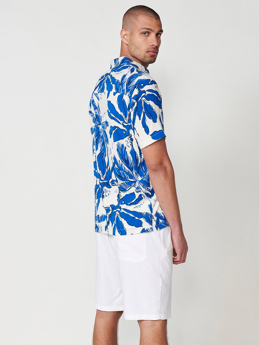 Men's Short-Sleeve Tropical Print Shirt in Blue – 100% Viscose 1