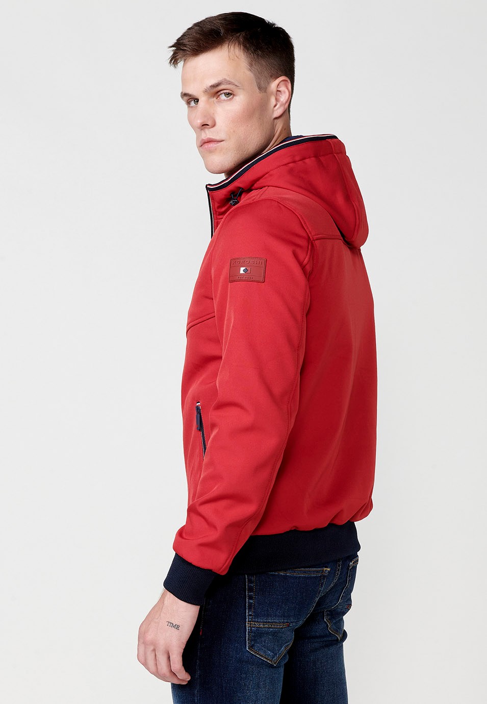 Chaqueta Cazadora con cuello con capucha y Cierre delantero con cremallera y Bolsillos con cremallera color Rojo para Hombre