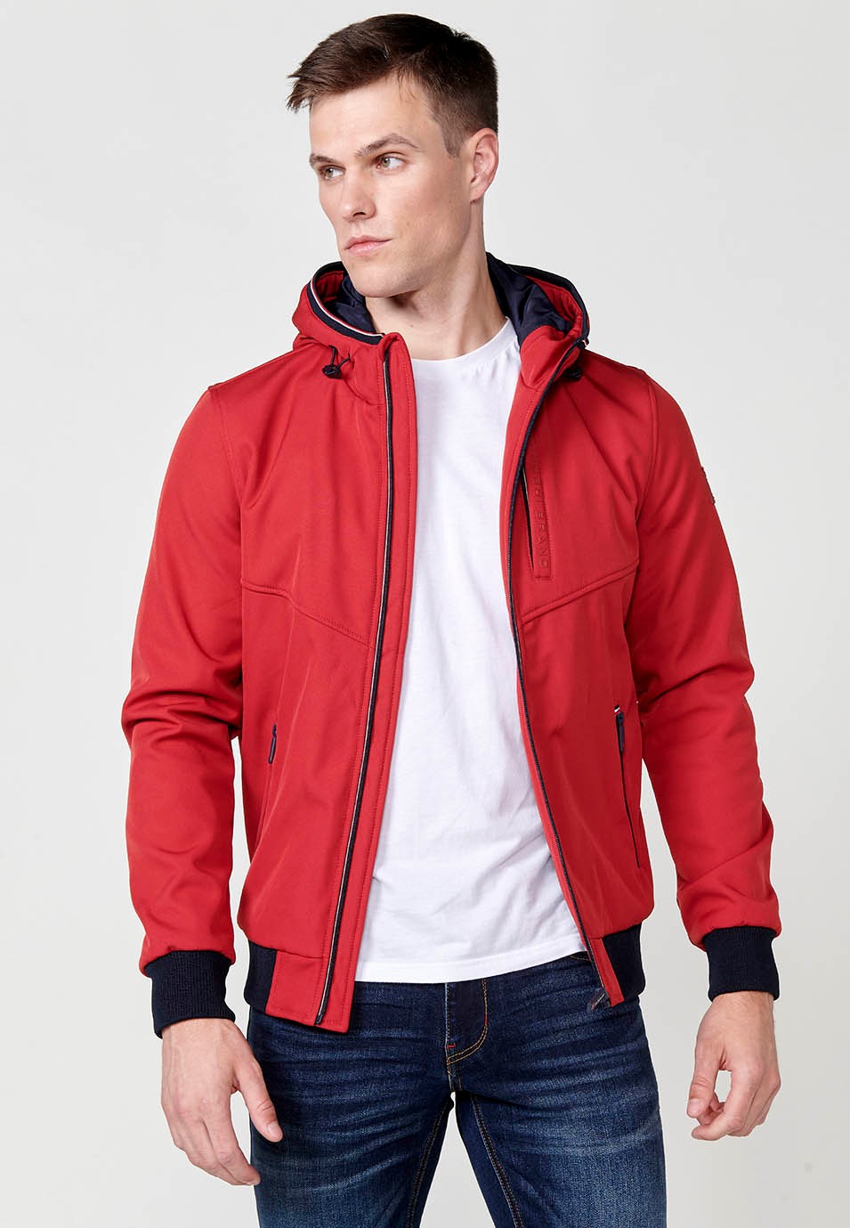 Chaqueta Cazadora con cuello con capucha y Cierre delantero con cremallera y Bolsillos con cremallera color Rojo para Hombre