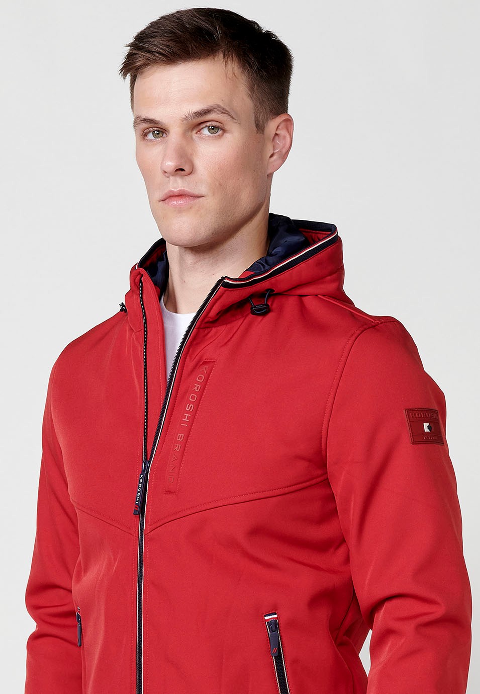 Chaqueta Cazadora con cuello con capucha y Cierre delantero con cremallera y Bolsillos con cremallera color Rojo para Hombre