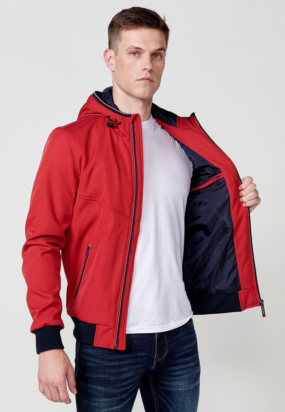 Chaqueta Cazadora con cuello con capucha y Cierre delantero con cremallera y Bolsillos con cremallera color Rojo para Hombre