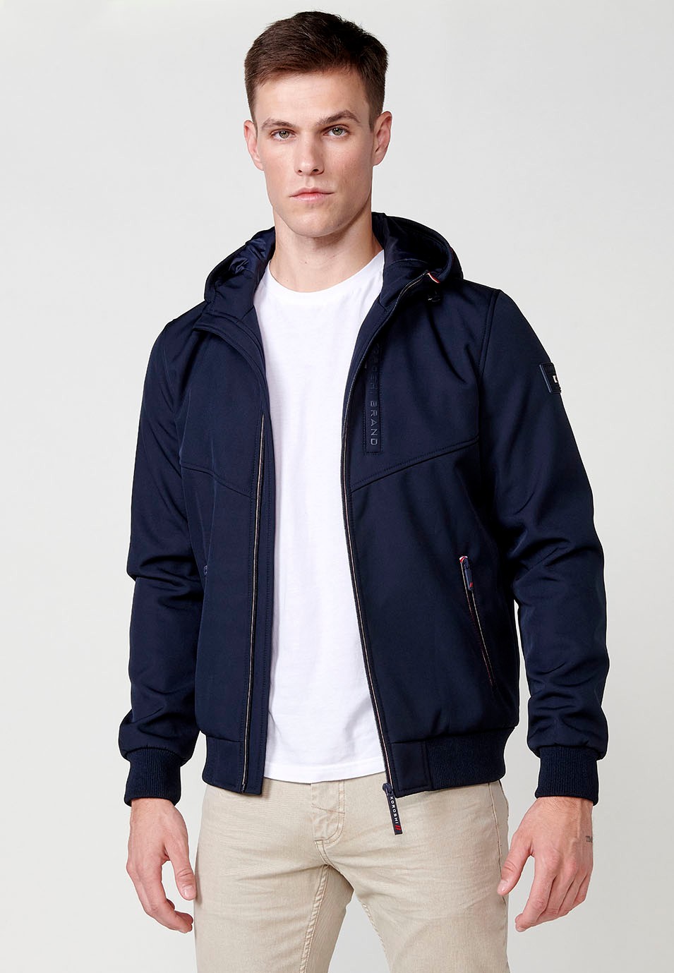 Chaqueta Cazadora con cuello con capucha y Cierre delantero con cremallera y Bolsillos con cremallera color Navy para Hombre