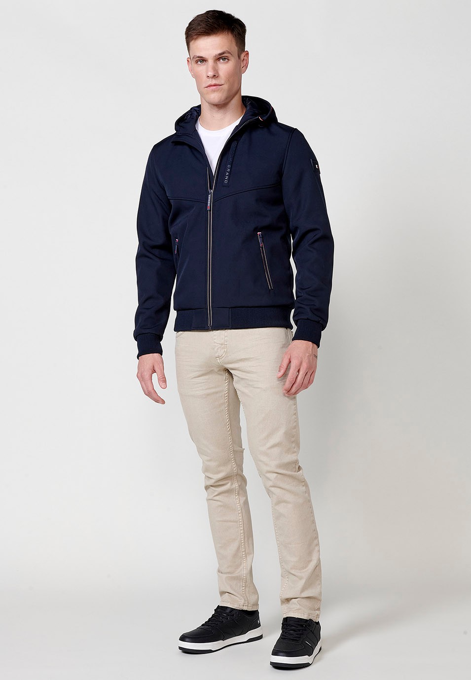 Chaqueta Cazadora con cuello con capucha y Cierre delantero con cremallera y Bolsillos con cremallera color Navy para Hombre