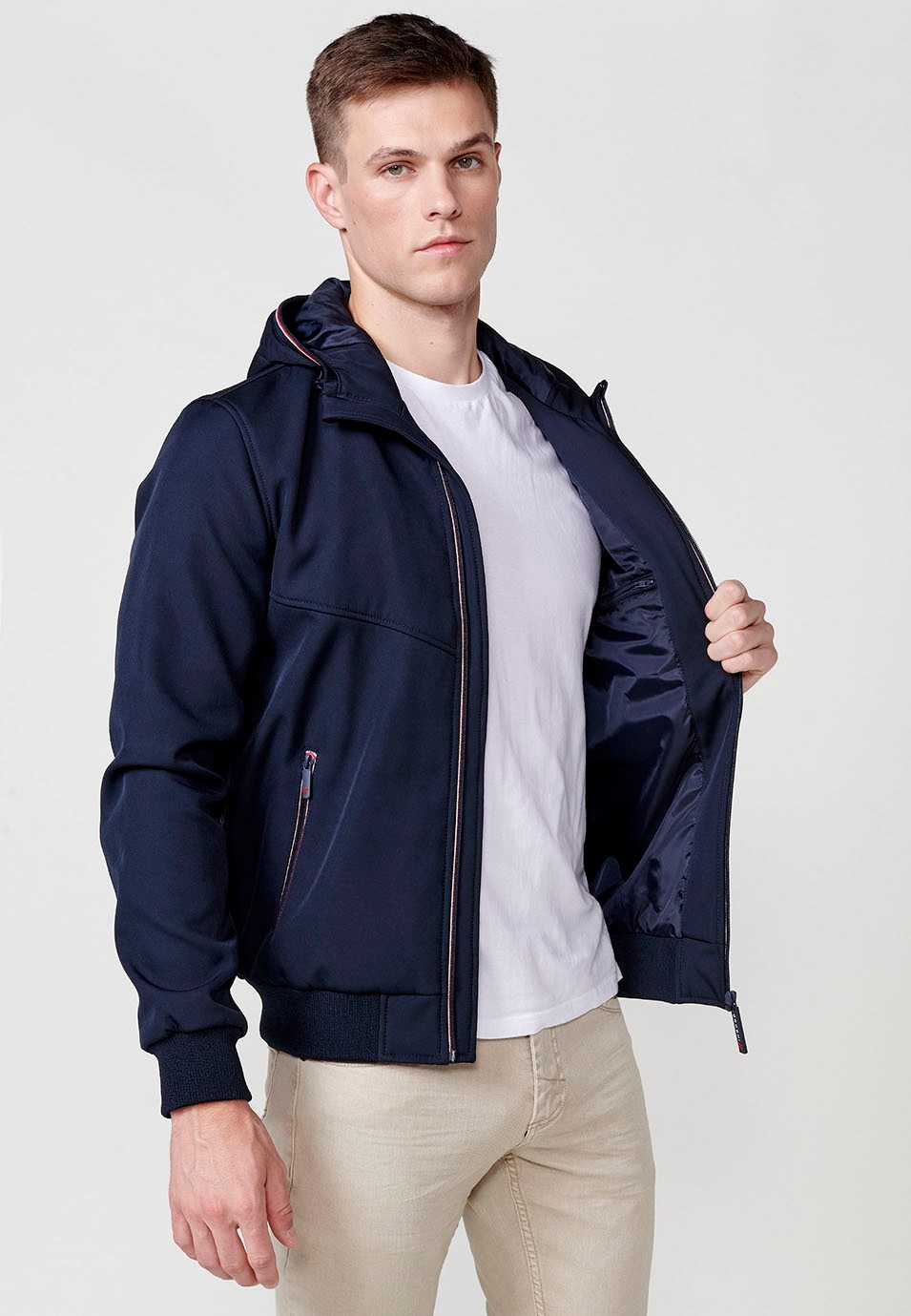 Chaqueta Cazadora con cuello con capucha y Cierre delantero con cremallera y Bolsillos con cremallera color Navy para Hombre