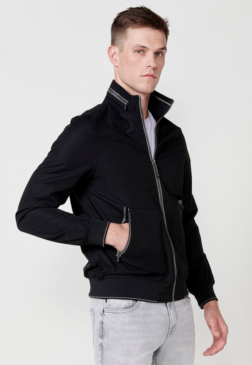 Chaqueta cazadora con cuello alto y puños elasticos para hombre en color negro