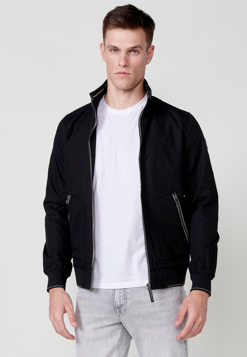 Chaqueta cazadora con cuello alto y puños elasticos para hombre en color negro